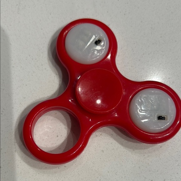 3/$10 Red and Blue Puzzle Spinners for Endless Fun excellent conditions - Picture 4 of 6